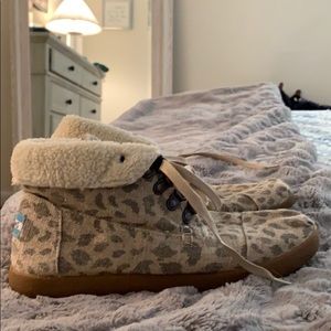TOMS animal print high tops